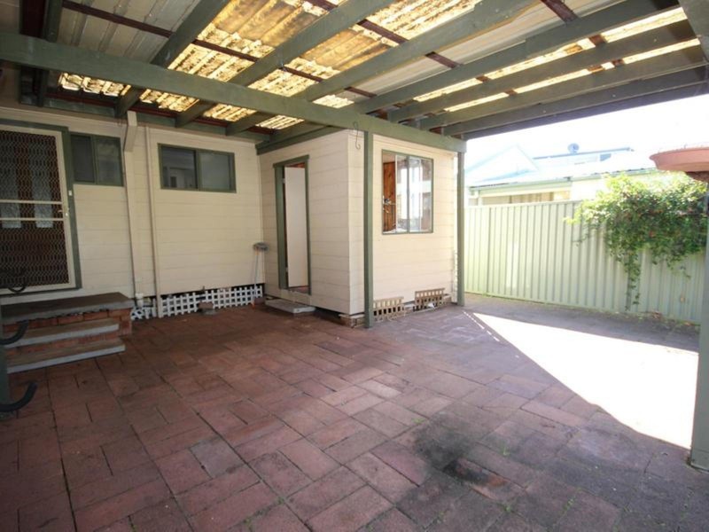 18 Warwick Avenue, Mannering Park NSW 2259