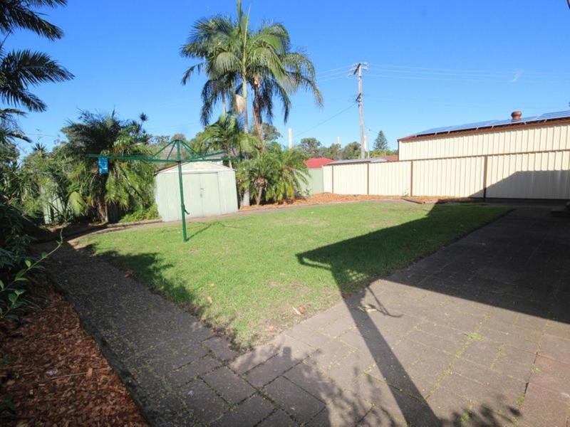 18 Warwick Avenue, Mannering Park NSW 2259