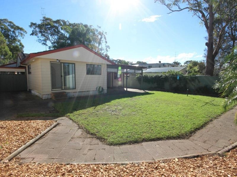 18 Warwick Avenue, Mannering Park NSW 2259