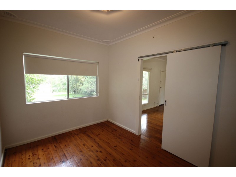 55 Vales Rd, Mannering Park NSW 2259