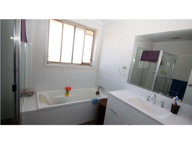 1 Yarra Place, Wadalba NSW 2259