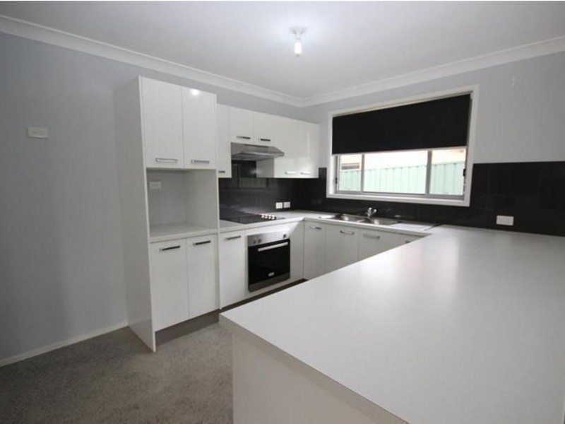 13 Warwick Avenue, Mannering Park NSW 2259