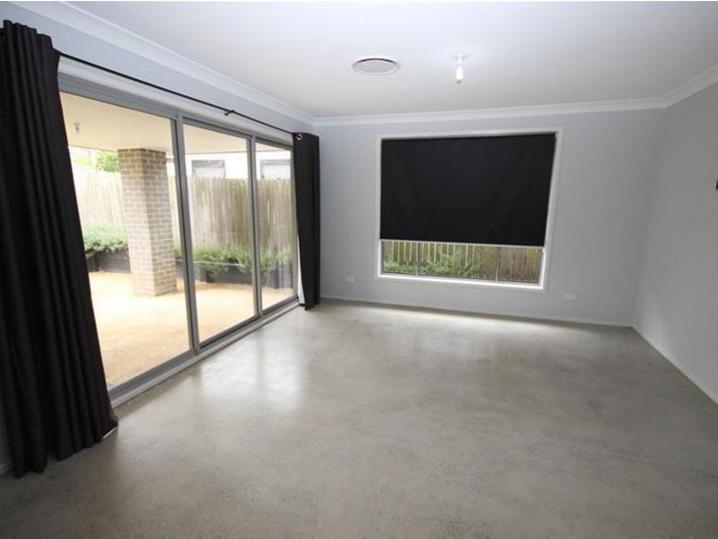 13 Warwick Avenue, Mannering Park NSW 2259