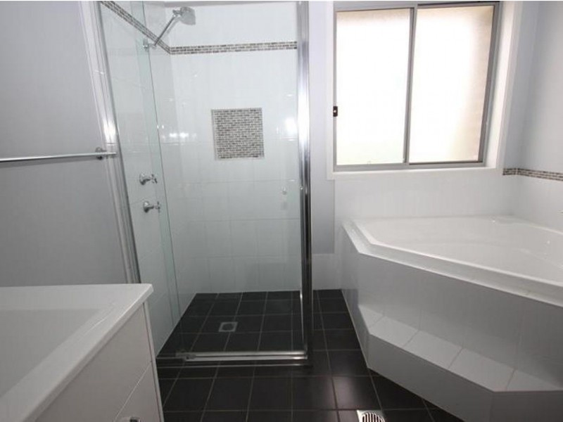 13 Warwick Avenue, Mannering Park NSW 2259