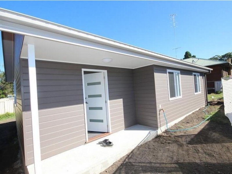 2A Warwick Avenue, Mannering Park NSW 2259