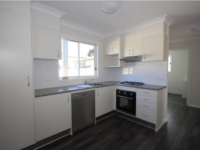 2A Warwick Avenue, Mannering Park NSW 2259