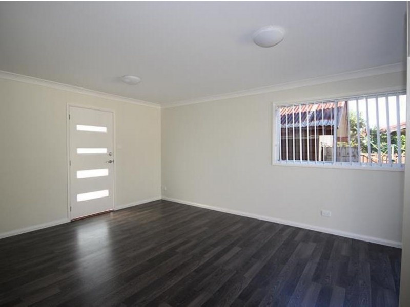 2A Warwick Avenue, Mannering Park NSW 2259