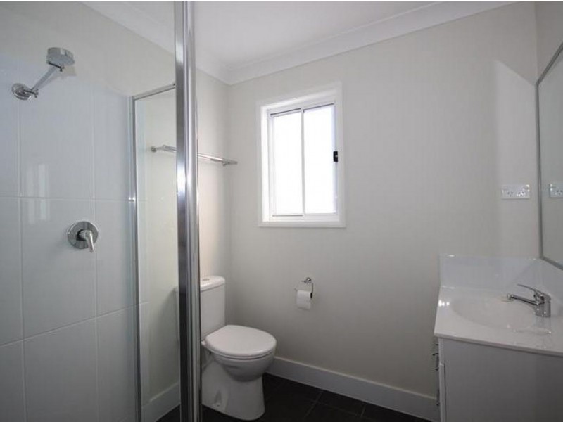 2A Warwick Avenue, Mannering Park NSW 2259