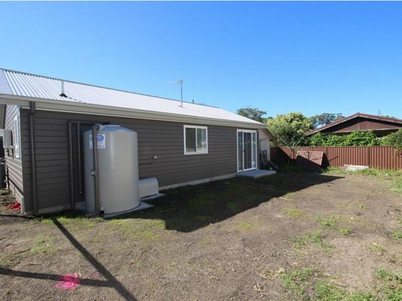 2A Warwick Avenue, Mannering Park NSW 2259