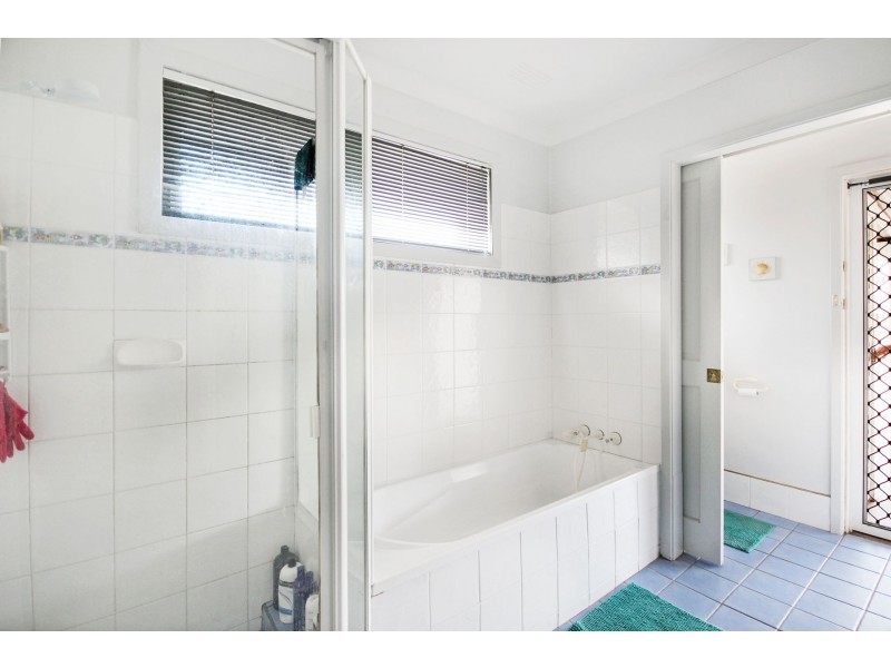 90 Griffith Street, Mannering Park NSW 2259