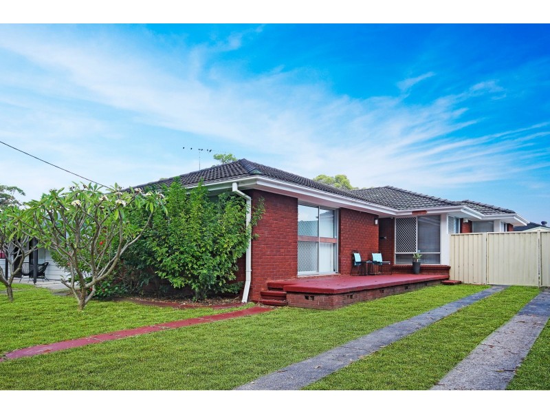90 Griffith Street, Mannering Park NSW 2259