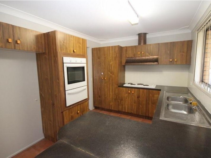 17 Eliot Street, Mannering Park NSW 2259