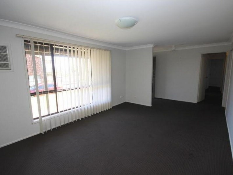 17 Eliot Street, Mannering Park NSW 2259