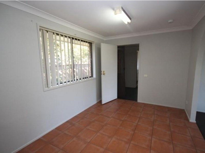 17 Eliot Street, Mannering Park NSW 2259