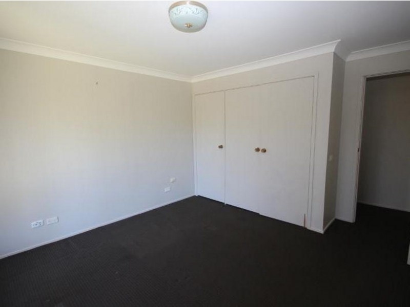 17 Eliot Street, Mannering Park NSW 2259