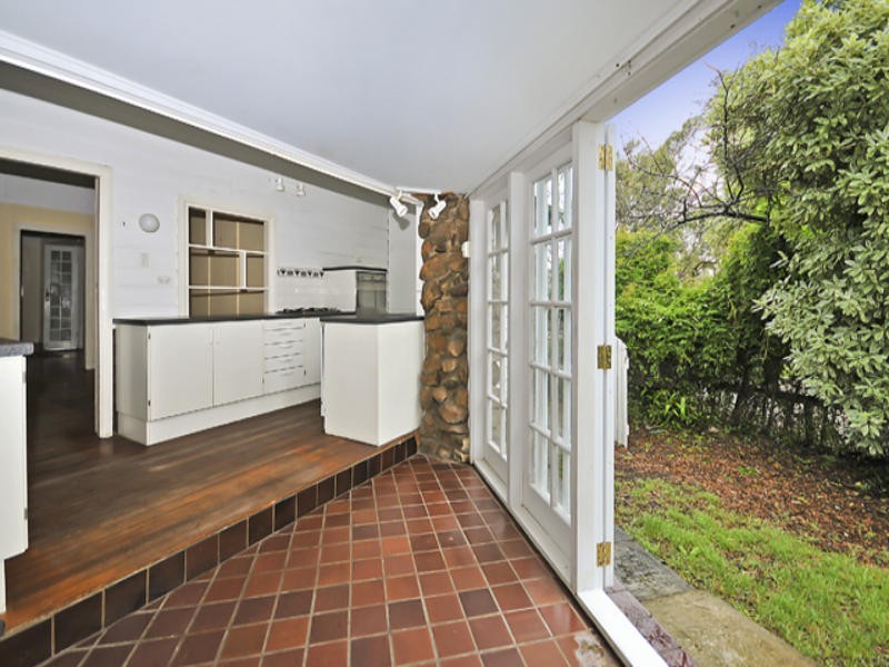 2 OLD BATHURST ROAD, Woodford NSW 2778