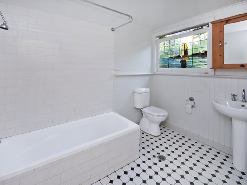 2 OLD BATHURST ROAD, Woodford NSW 2778