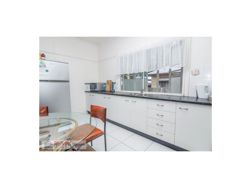867 Beachmere Road, Beachmere QLD 4510