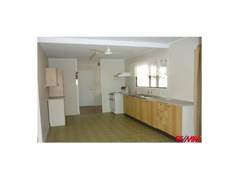 11 Gillian Street, Beachmere QLD 4510