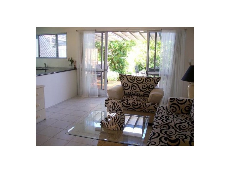 9b/10 Spinnaker Drive, Sandstone Point QLD 4511