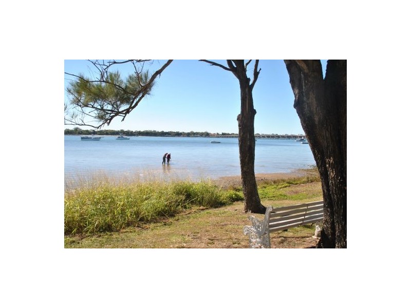 21B/10 Spinnaker Drive, Sandstone Point QLD 4511