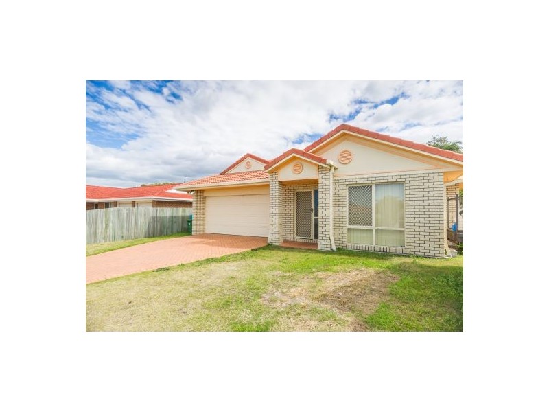 32 Columbia Dr, Beachmere QLD 4510