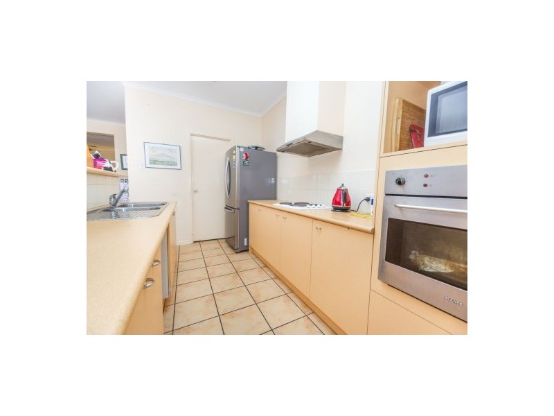 32 Columbia Dr, Beachmere QLD 4510