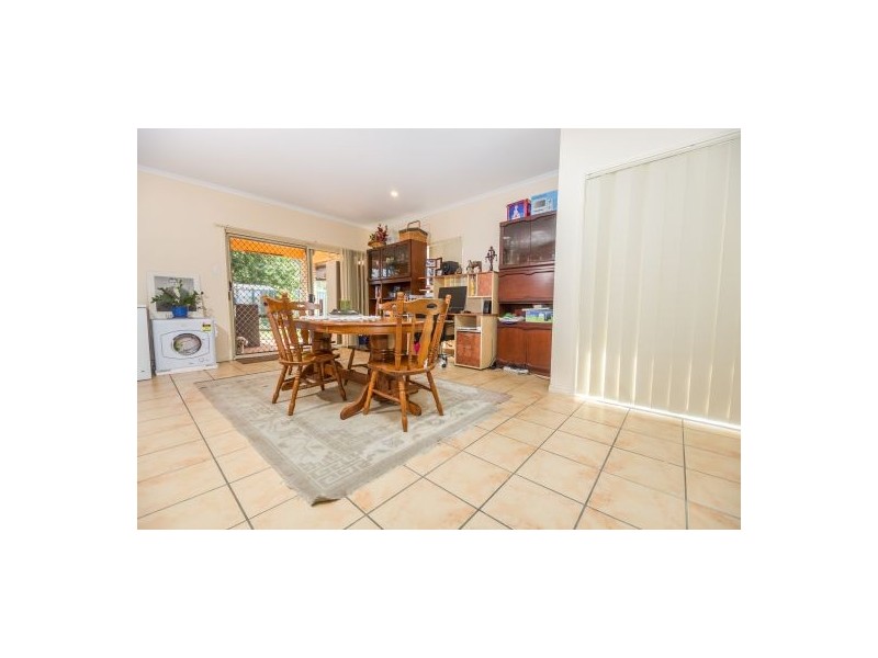 32 Columbia Dr, Beachmere QLD 4510