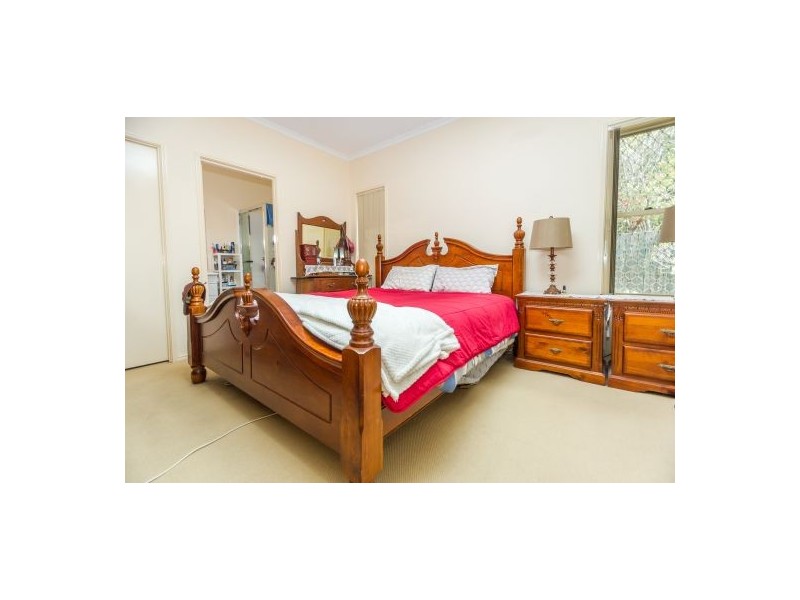 32 Columbia Dr, Beachmere QLD 4510