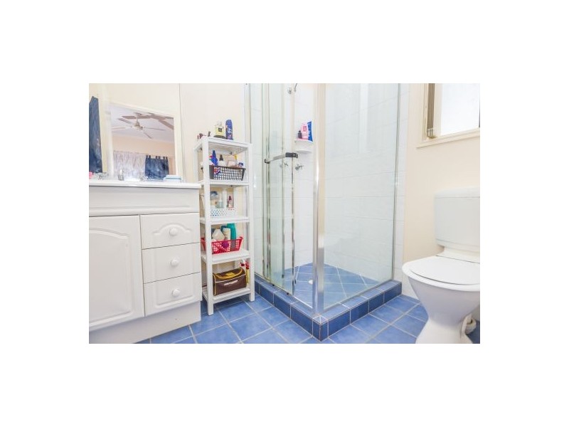 32 Columbia Dr, Beachmere QLD 4510