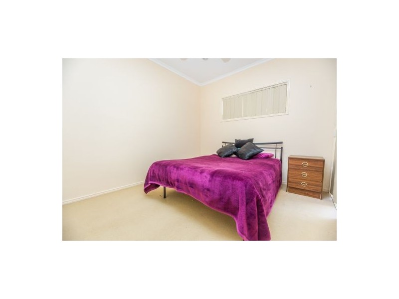 32 Columbia Dr, Beachmere QLD 4510