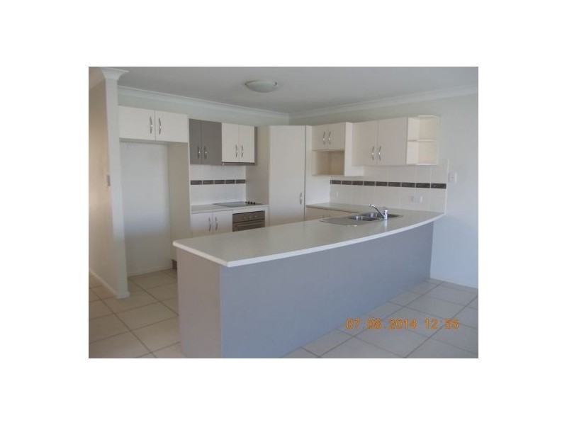 2/63 Higgs Street, Rothwell QLD 4022