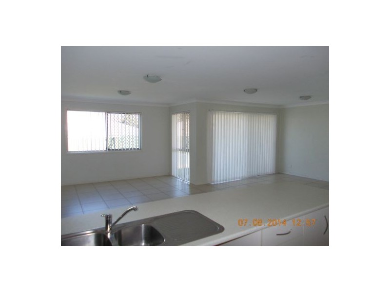 2/63 Higgs Street, Rothwell QLD 4022