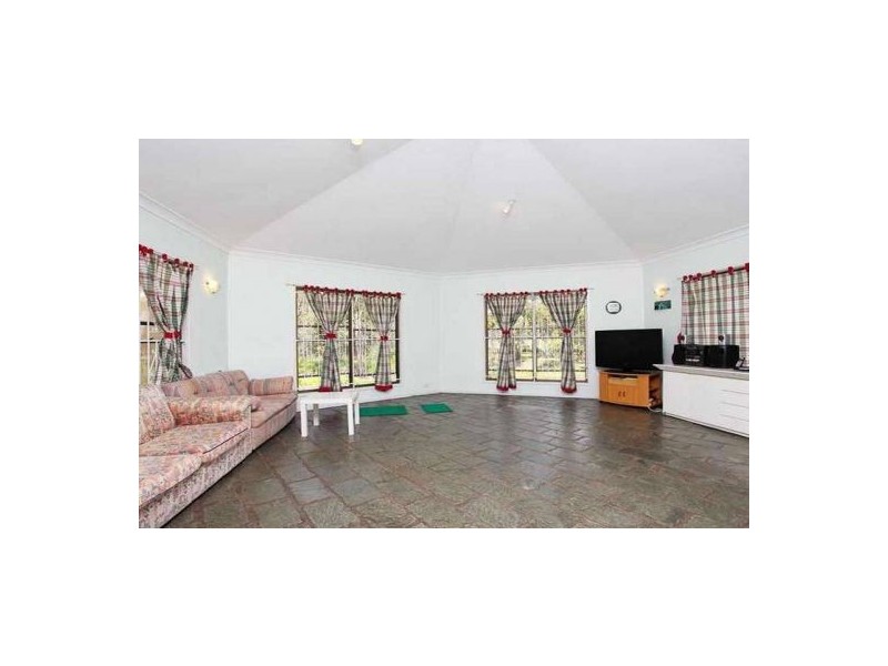 381 Bishop Road, Beachmere QLD 4510