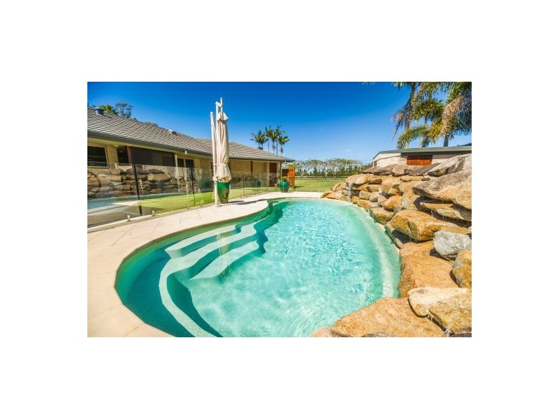 1 Cocos Drive, Ningi QLD 4511