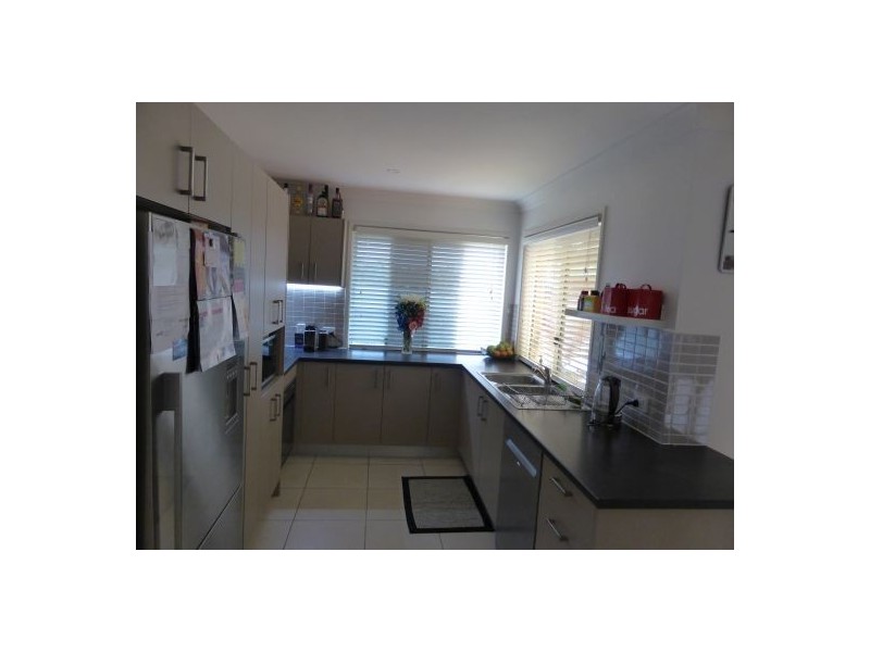 2 Crestleigh Court, Morayfield QLD 4506