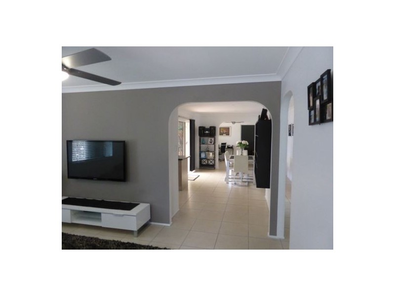 2 Crestleigh Court, Morayfield QLD 4506