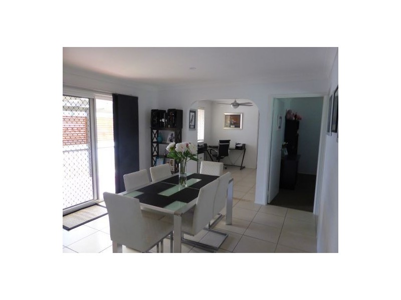 2 Crestleigh Court, Morayfield QLD 4506