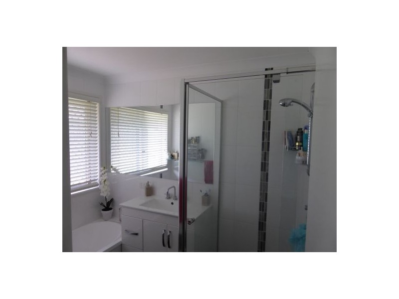 2 Crestleigh Court, Morayfield QLD 4506