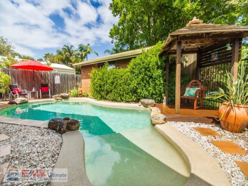 10 Arvon Avenue, Beachmere QLD 4510