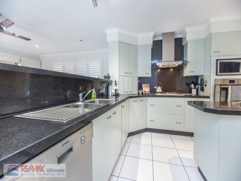 10 Arvon Avenue, Beachmere QLD 4510