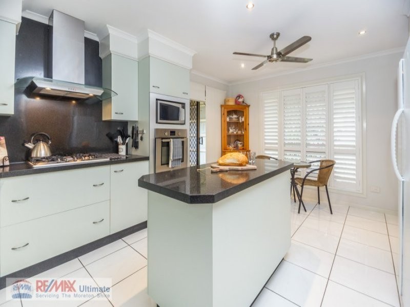 10 Arvon Avenue, Beachmere QLD 4510