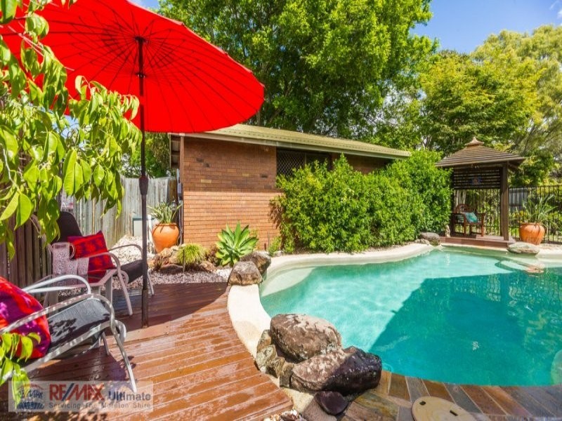 10 Arvon Avenue, Beachmere QLD 4510