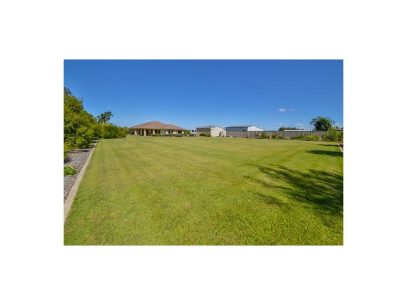 35-37 Neylon Drive, Ningi QLD 4511