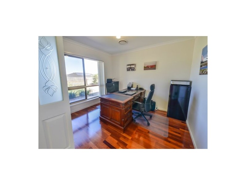 35-37 Neylon Drive, Ningi QLD 4511
