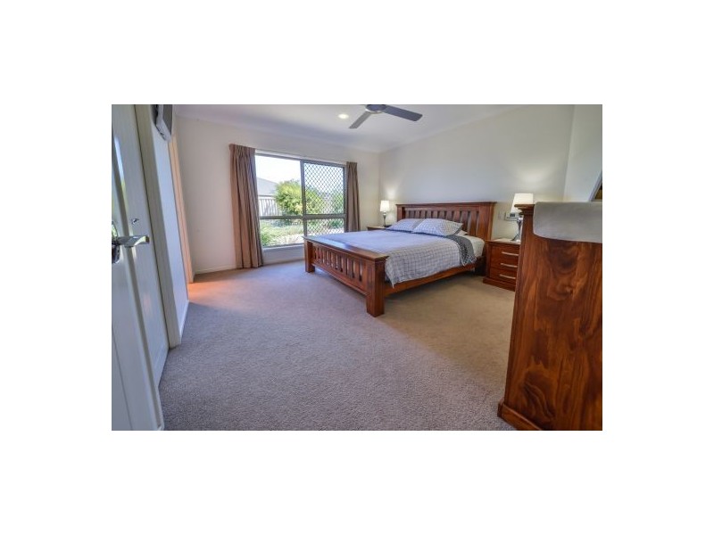 35-37 Neylon Drive, Ningi QLD 4511