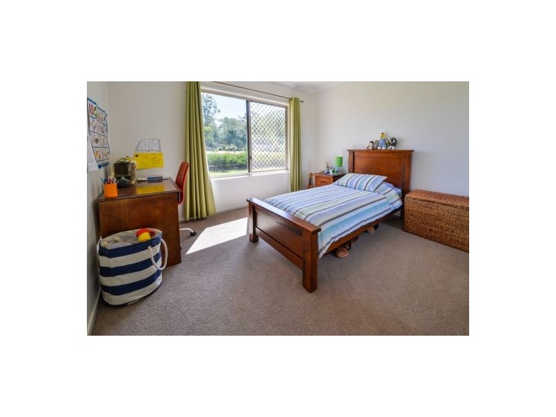 35-37 Neylon Drive, Ningi QLD 4511
