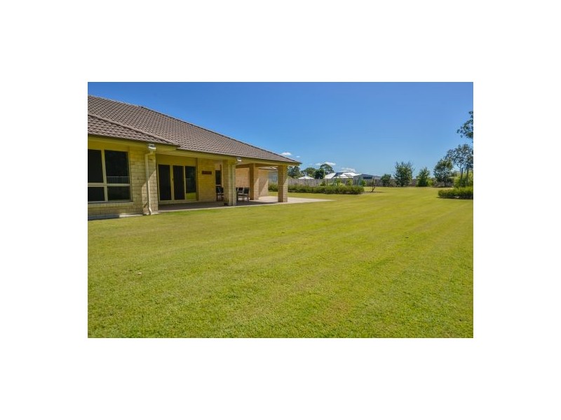 35-37 Neylon Drive, Ningi QLD 4511