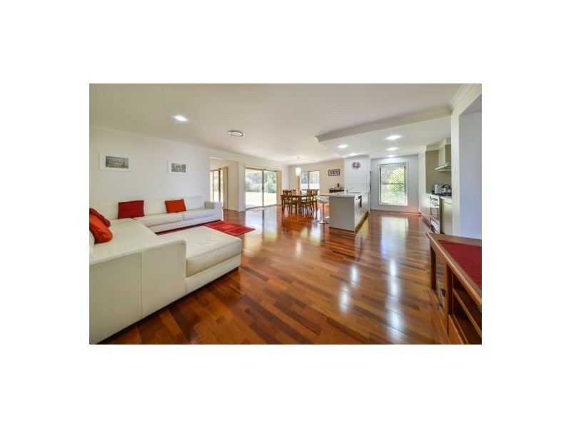 35-37 Neylon Drive, Ningi QLD 4511
