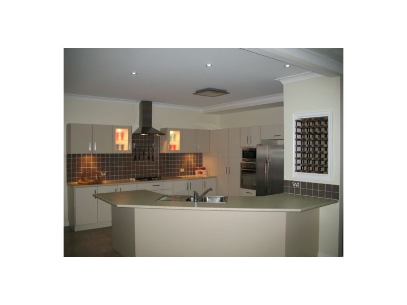 9 Phillips Street, Coochiemudlo Island QLD 4184